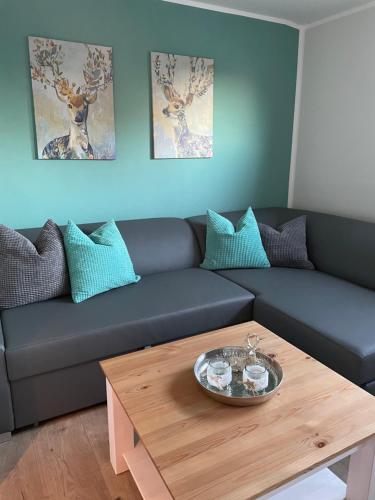 a living room with a couch and a coffee table at Lieblingsplatz-Winterberg in Winterberg