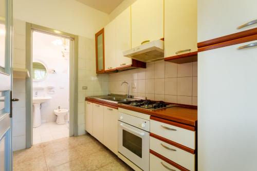 Η κουζίνα ή μικρή κουζίνα στο Villetta Sapore Di Mare