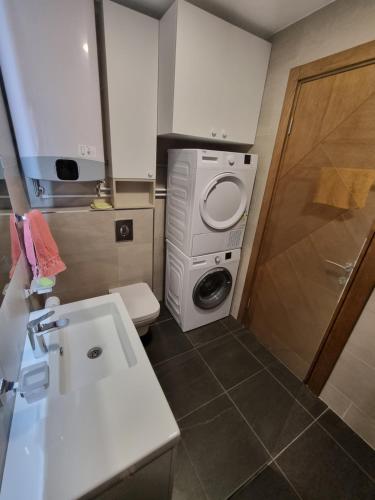 Un baño de Fantastic new centre apartment