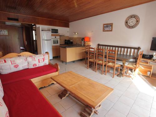 Appartement La Toussuire, 3 pièces, 8 personnes - FR-1-416-42にあるシーティングエリア