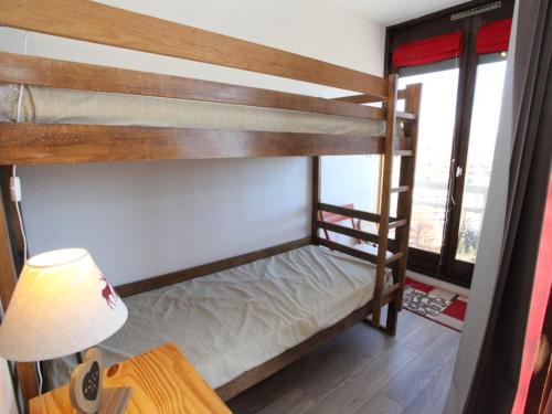 Ein Etagenbett oder Etagenbetten in einem Zimmer der Unterkunft Studio La Toussuire, 1 pièce, 4 personnes - FR-1-416-136