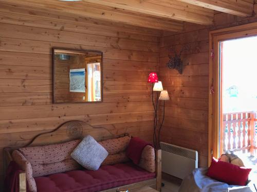 Chalet La Toussuire, 4 pièces, 7 personnes - FR-1-416-104にあるシーティングエリア