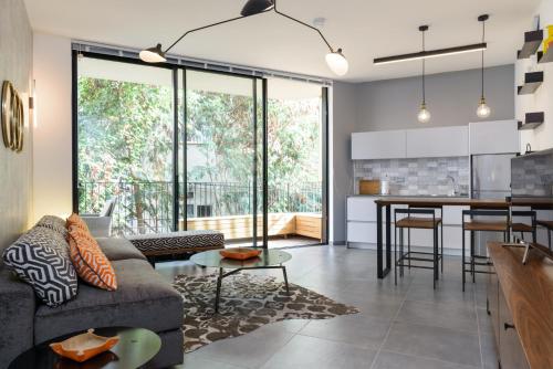 Cosy Apartment with Balcony Near Carmel Market by HolyGuest