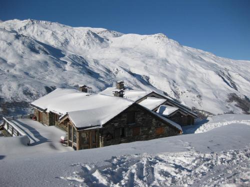 Gallery image of Chalet de charme 14 pers. au pied des pistes avec parking, sauna et wifi - FR-1-452-108 in Les Menuires
