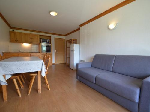 Appartement Les Menuires, 4 pièces, 8 personnes - FR-1-452-180にあるシーティングエリア