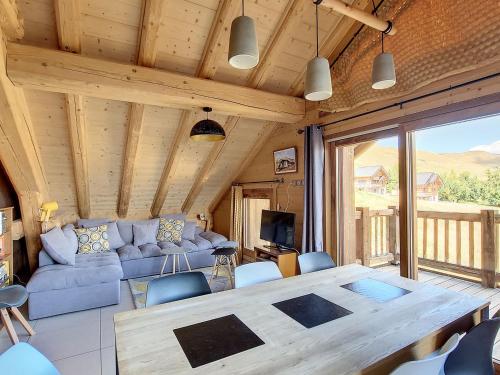 Photo de la galerie de l'établissement Appartement de standing sur les pistes avec parking et équipements modernes - FR-1-416-184, à La Toussuire