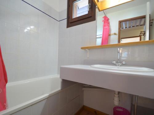 a bathroom with a sink and a bath tub at Appartement Les Menuires, 4 pièces, 8 personnes - FR-1-452-201 in Les Menuires
