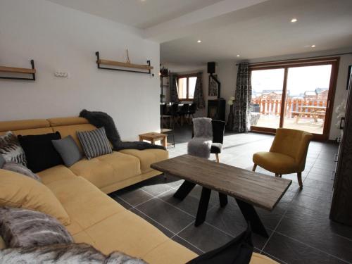 Galeriebild der Unterkunft Chalet rénové, 3 ch, parking, proche commerces - FR-1-416-209 in La Toussuire