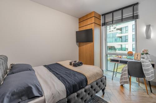 Postel nebo postele na pokoji v ubytování Yacht Park Marina ekskluzywny apartament z widokiem na Marinę Gdynia