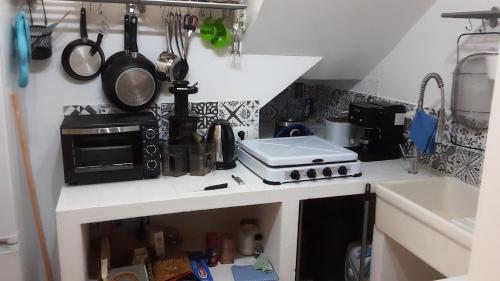 Kuchyň nebo kuchyňský kout v ubytování Maison sur la mer casalove