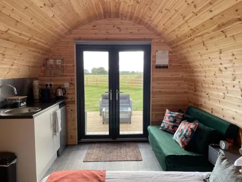 Little Meadow Pods with Hot Tub photo 4