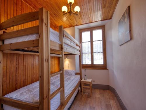 a bedroom with two bunk beds in a house at Maison Morillon Village, 3 pièces, 7 personnes - FR-1-642-16 in Morillon