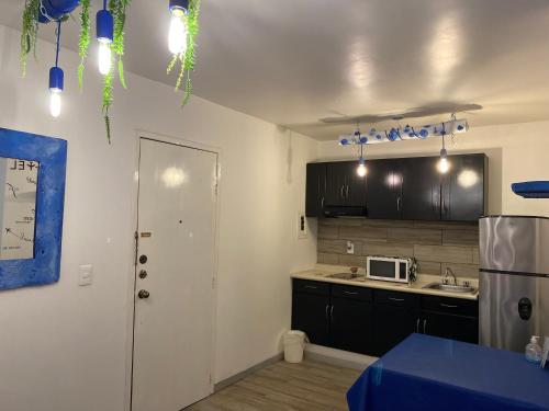 a kitchen with a sink and a microwave at Tropical apartment in Cancún