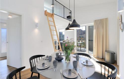 a dining room with a table and chairs and a ladder at Nice Home In Lembruchdümmer See in Lembruch