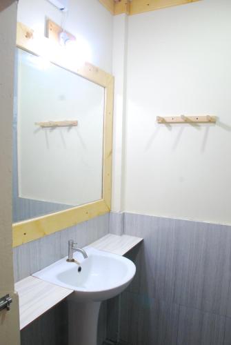 a bathroom with a sink and a mirror at Black Pearl Himandhoo in Himandhoo 