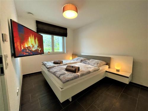 a bedroom with a bed with a large painting on the wall at Villa Moselufer, schönste Aussicht, Luxuriös, Netflix, Burg Cochem in Cochem