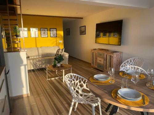 a living room with a table and chairs and a couch at APPARTEMENT DUPLEX VUE LAGON 1216 in Marigot