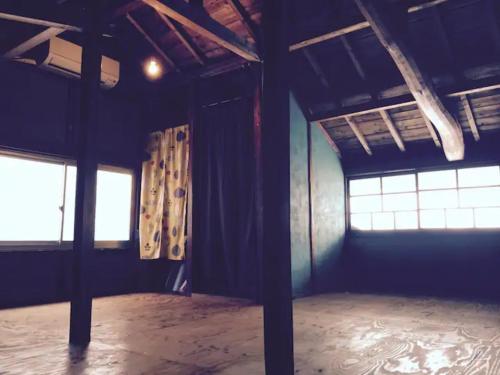 an empty room with two windows in a building at Mugi no oyado - Vacation STAY 13499 in Kuwana