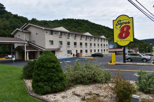 モーテルから撮影された、または一般的な山の景色