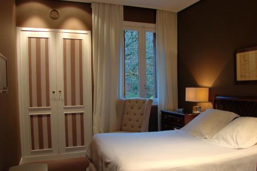 Säng eller sängar i ett rum på Hotel Etxeberri