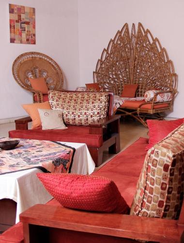 a room with several beds with pillows on them at Villa Mia in Abidjan