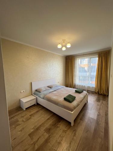Ένα ή περισσότερα κρεβάτια σε δωμάτιο στο Parus Apartments