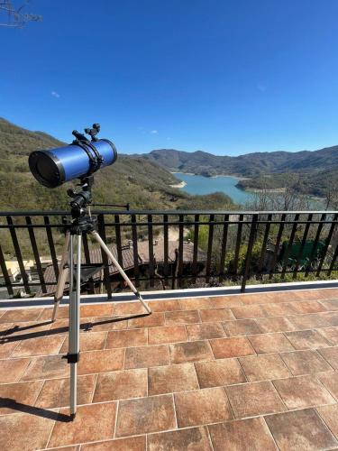a camera on a tripod with a view of a lake at Ma. De House Lago del Turano in Valle Verde