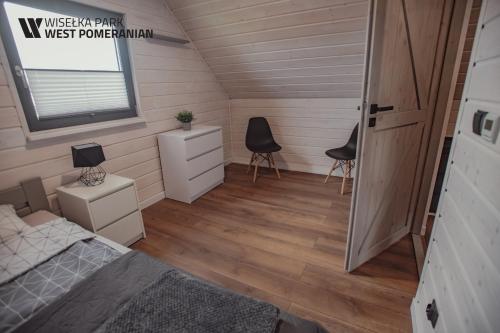 Ein Bett oder Betten in einem Zimmer der Unterkunft Wisełka Park - West Pomeranian