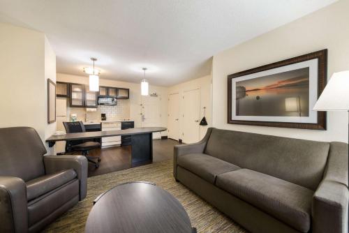 Χώρος καθιστικού στο Sonesta Simply Suites Hampton