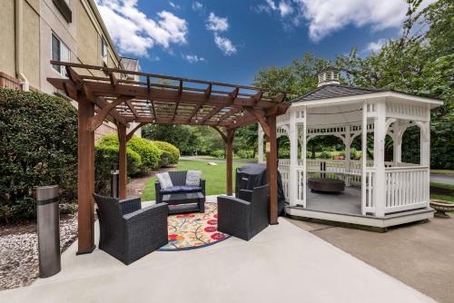 Χώρος καθιστικού στο Sonesta Simply Suites Hampton