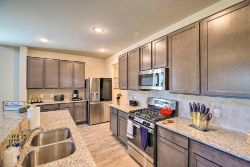 Fotografie z fotogalerie ubytování Houston Home with Private Yard - 16 Mi to Dtwn v destinaci Houston