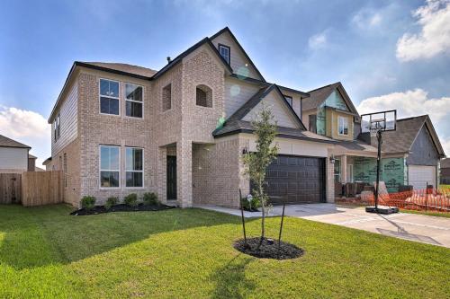 Fotografie z fotogalerie ubytování Houston Home with Private Yard - 16 Mi to Dtwn v destinaci Houston