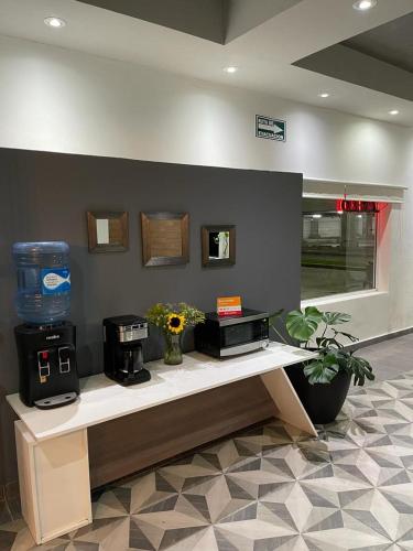 a waiting room with two coffee machines on a counter at Hotel Suites del Mar in Palmas