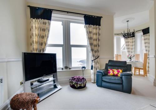 352 Langland Bay Manor – Photos 2