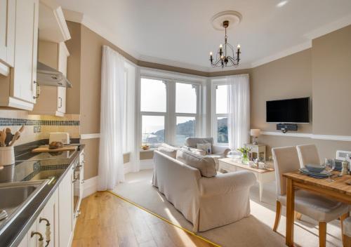 350 Langland Bay Manor – Photos 3