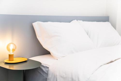 Postel nebo postele na pokoji v ubytování HotelArrive Jeonju Sihwayeonpung