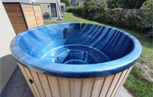 a jacuzzi tub with a blue top in a yard at Lovely Home In Lembruchdümmer See in Lembruch