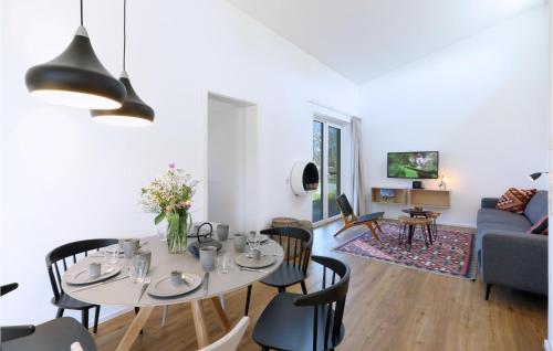 a living room with a table and chairs and a couch at Lovely Home In Lembruchdümmer See in Lembruch
