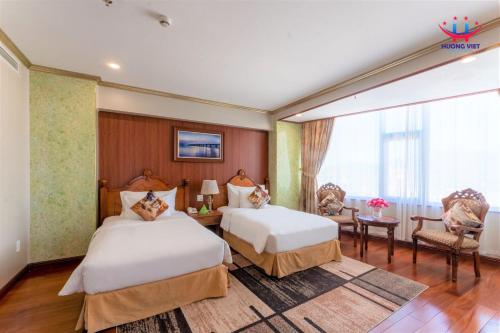 Postel nebo postele na pokoji v ubytování Huong Viet Hotel Quy Nhon - Beachfront