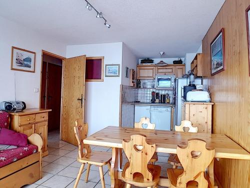 Les Menuires : Appartement 6 pers, balcon, skis aux pieds - FR-1-344-757