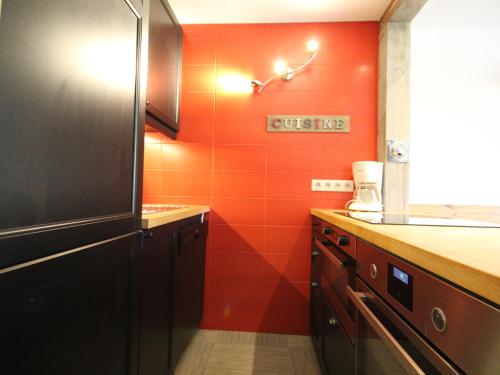 Photo de la galerie de l'établissement Appartement rénové · Ski aux pieds · 7 personnes · 3 TV · Balcon · Wi-Fi - FR-1-346-527, à Arc 1800