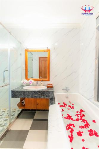 Koupelna v ubytování Huong Viet Hotel Quy Nhon - Beachfront