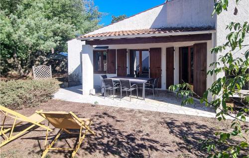Κήπος έξω από το Stunning Home In Le Grand-Village-Plage