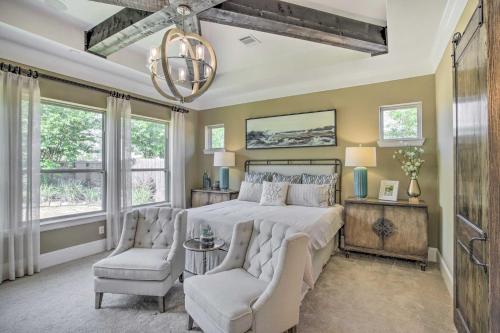 Postel nebo postele na pokoji v ubytování Family-Friendly Brookshire Home with Game Room!