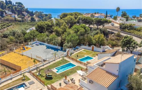 Πισίνα στο ή κοντά στο 3 Bedroom Stunning Home In Mezquitilla