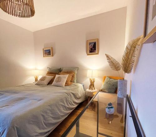 Postel nebo postele na pokoji v ubytování Chambres d'hôtes Saint-Hélen