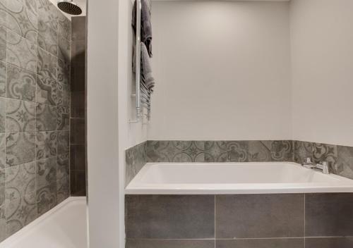 a bathroom with a tub and a shower at The Retreat in Saundersfoot
