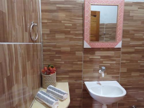 a bathroom with a sink and a mirror at Alameda dos Coqueirais in Icaraí