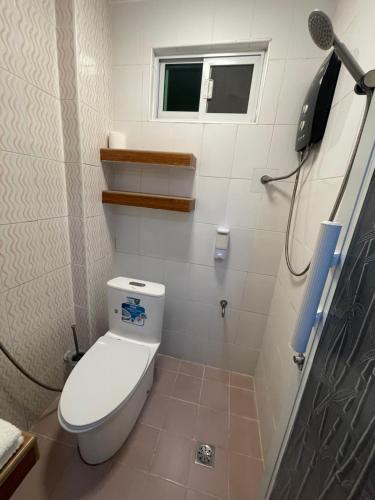 a bathroom with a toilet and a shower at Italy Condotel Darasa in Tanauan