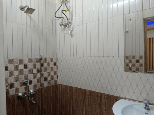 a bathroom with a sink and a shower at Sweet Mango Tree Homestay in Port Blair
